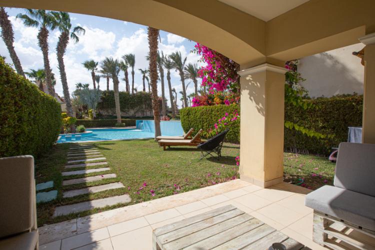 Ground Floor Apartment With A Private Pool For Sale In Veranda 